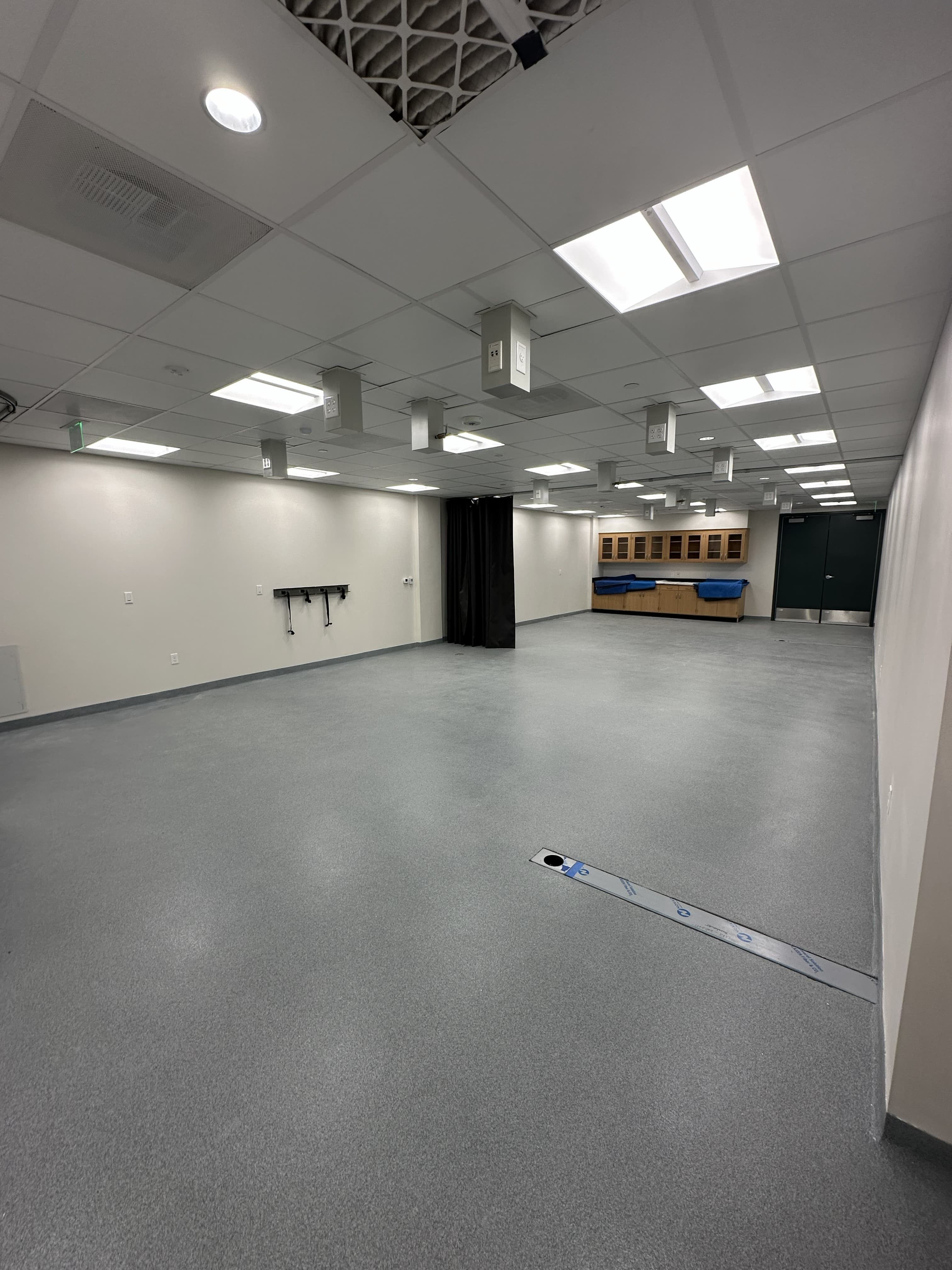 Completed interior of the University of Miami Knight Physics Lab 118 renovation.